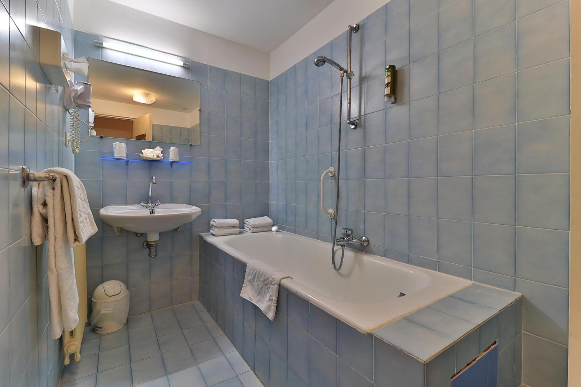 Logis Le Relais Imperial Otel Saint-Vallier-de-Thiey Dış mekan fotoğraf