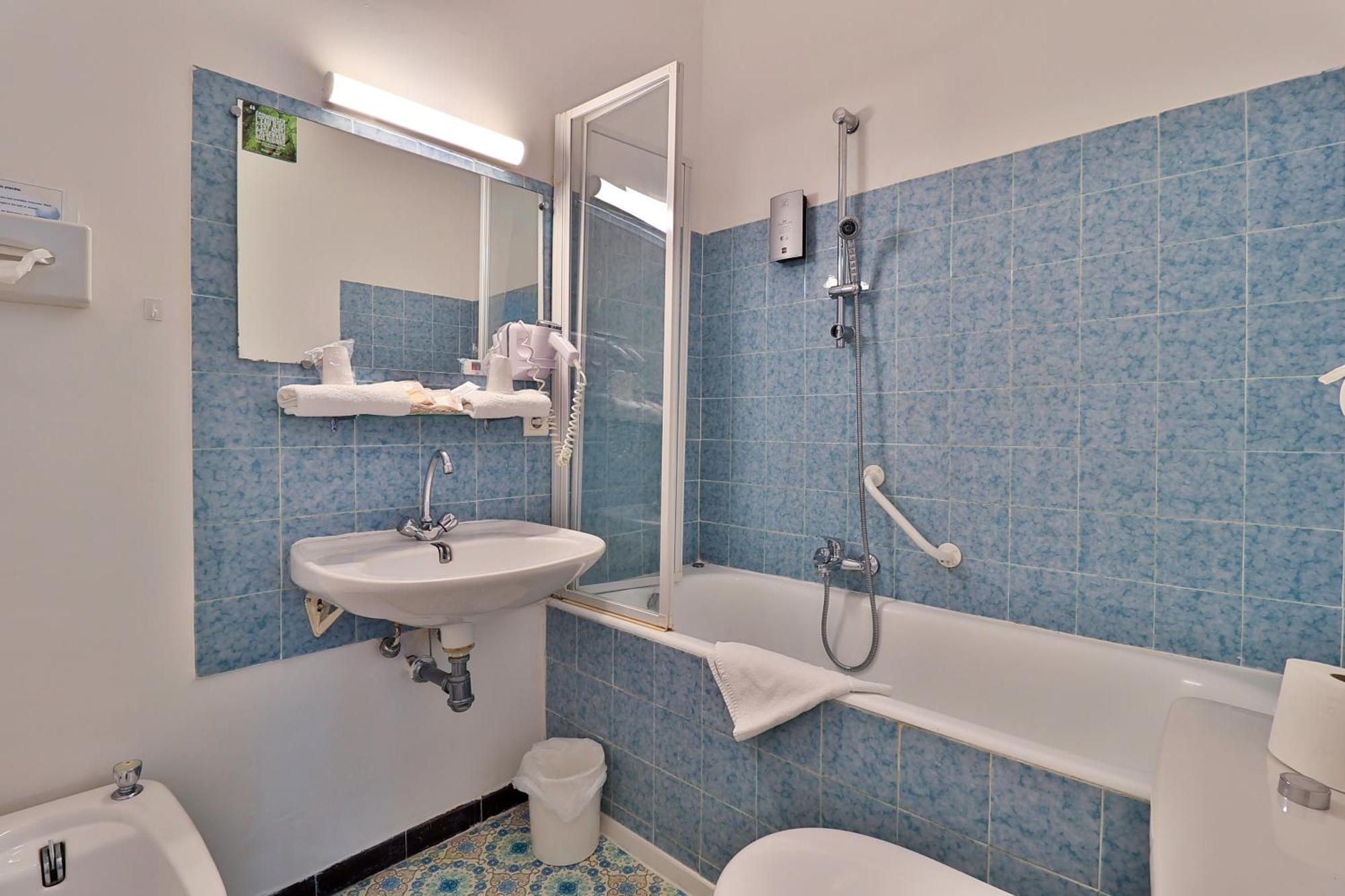 Logis Le Relais Imperial Otel Saint-Vallier-de-Thiey Dış mekan fotoğraf