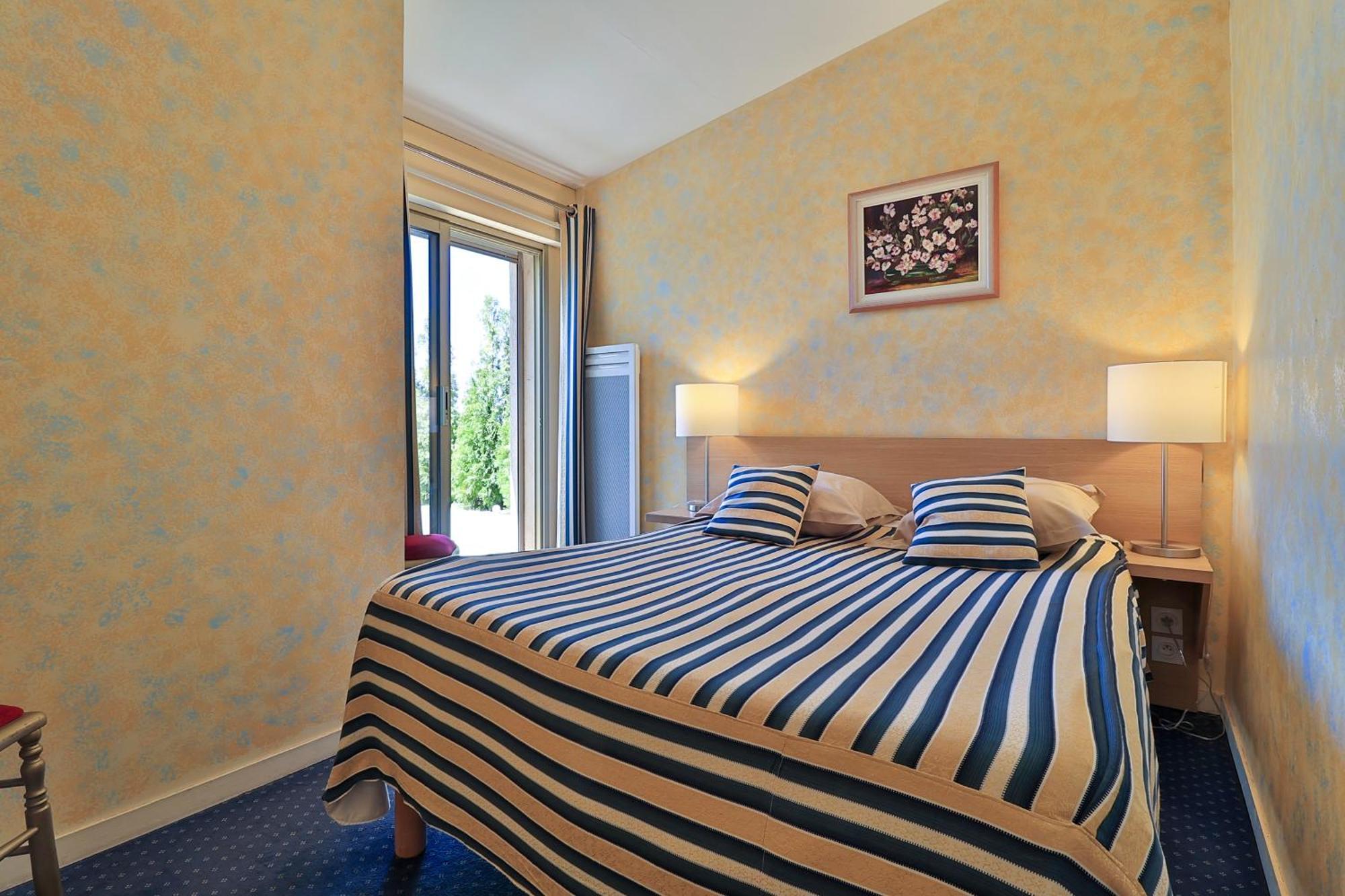 Logis Le Relais Imperial Otel Saint-Vallier-de-Thiey Dış mekan fotoğraf