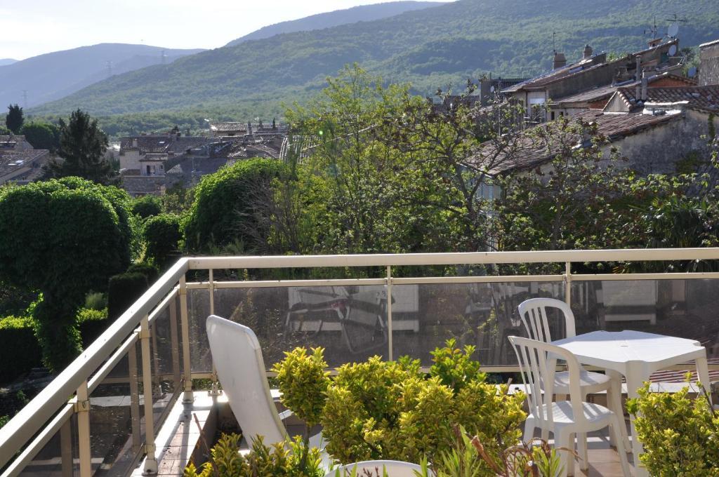 Logis Le Relais Imperial Otel Saint-Vallier-de-Thiey Dış mekan fotoğraf